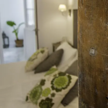 Elegant Apartment *